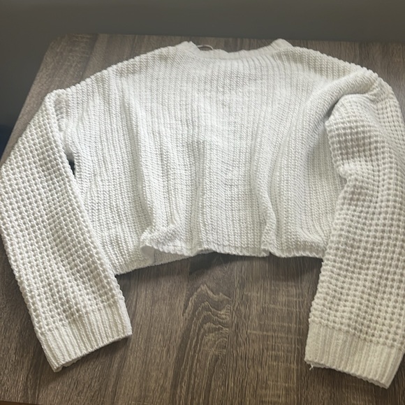 Rue 21 Women’s small crop sweater, white - Picture 4 of 4